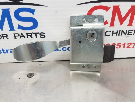 Ford 4000, 3000, 5000, 6600 Series, Door Slam Lock Lhs 81822792 - Door and parts: picture 1 Ford 4000, 3000, 5000, 6600 Series, Door Slam Lock Lhs 81822792 - Door and parts: picture 1