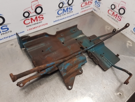 Ford 4600, 3600, 2600, 7600 Engine Bonnet Support E4nn16b814ba, 83953493 - Hood for Farm tractor: picture 3 Ford 4600, 3600, 2600, 7600 Engine Bonnet Support E4nn16b814ba, 83953493 - Hood for Farm tractor: picture 3