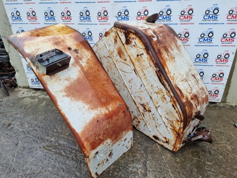 Ford 5000, 6000, 7000 Mudguard Pair Genuine, 82008463, 82008463 - Fender: picture 2 Ford 5000, 6000, 7000 Mudguard Pair Genuine, 82008463, 82008463 - Fender: picture 2