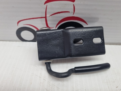 Ford 6610, 7410, 5610, Tw Cab Rear Window Latch Lh 83909518, D6nn94408n01a - Door and parts: picture 2 Ford 6610, 7410, 5610, Tw Cab Rear Window Latch Lh 83909518, D6nn94408n01a - Door and parts: picture 2