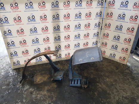 Ford 7740, 5640, 6640 Front Mudguard Bracket Kit E9nn16224aa11b, E9nn16225aa11b - Fender: picture 1 Ford 7740, 5640, 6640 Front Mudguard Bracket Kit E9nn16224aa11b, E9nn16225aa11b - Fender: picture 1