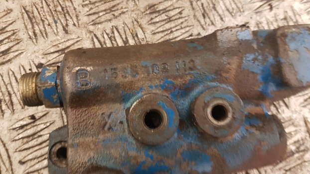 Ford, New Holland 40, Ts Trailer Brake Valve Distributor 81874969, 1535108113 - Brake valve for Farm tractor: picture 4 Ford, New Holland 40, Ts Trailer Brake Valve Distributor 81874969, 1535108113 - Brake valve for Farm tractor: picture 4