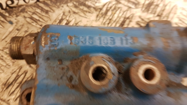 Ford, New Holland 8340, Ts Trailer Brake Valve Distributor 81874969, 1535108113 - Brake valve for Farm tractor: picture 3 Ford, New Holland 8340, Ts Trailer Brake Valve Distributor 81874969, 1535108113 - Brake valve for Farm tractor: picture 3
