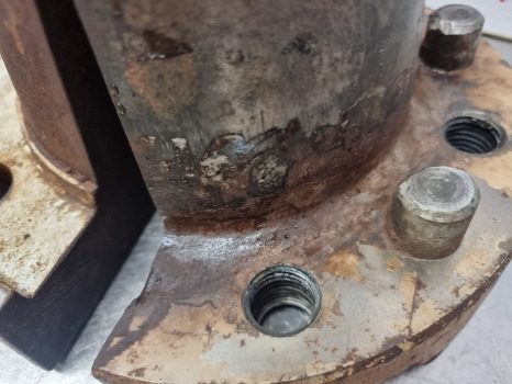 Ford Tw15, Tw10, Tw20, Wheel Wedges Pair Welded D6nn1n035a, D9nn1n036aa - Rim for Farm tractor: picture 4 Ford Tw15, Tw10, Tw20, Wheel Wedges Pair Welded D6nn1n035a, D9nn1n036aa - Rim for Farm tractor: picture 4