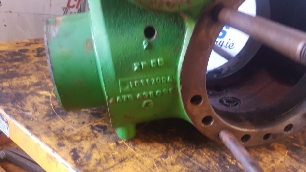 John Deere 3215, 3220 Front Axle Differential Housing Z72431, 4475435038 - Differential gear for Farm tractor: picture 2 John Deere 3215, 3220 Front Axle Differential Housing Z72431, 4475435038 - Differential gear for Farm tractor: picture 2