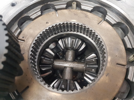 Rear axle John Deere 6610, 6000, 6400 Rear Axle Differential Complete L80095, L80102: picture 7