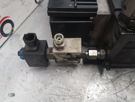 Manitou Mrt2540 Sauer Danfoss Valve Distributor 157f8824, 740703, 601475 - Hydraulic valve for Telescopic handler: picture 4 Manitou Mrt2540 Sauer Danfoss Valve Distributor 157f8824, 740703, 601475 - Hydraulic valve for Telescopic handler: picture 4