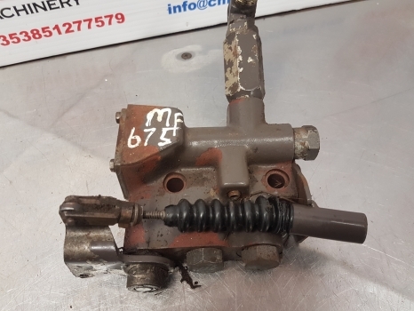 Massey Ferguson 675, 399, 372n, 375, 4225, 4255 Hydraulic Valve Assy 1679099m95 - Hydraulic valve for Farm tractor: picture 5 Massey Ferguson 675, 399, 372n, 375, 4225, 4255 Hydraulic Valve Assy 1679099m95 - Hydraulic valve for Farm tractor: picture 5