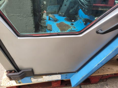Massey Ferguson 690, 698 Landini 6550, 7550, 6880, 7880 Cab Door Lhs 3301830m93 - Door and parts: picture 2 Massey Ferguson 690, 698 Landini 6550, 7550, 6880, 7880 Cab Door Lhs 3301830m93 - Door and parts: picture 2