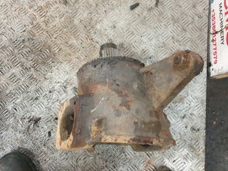 Massey Ferguson 699, 698 Front Swivel Housing Spindle Rhs 3426051m3 - Steering knuckle for Farm tractor: picture 5 Massey Ferguson 699, 698 Front Swivel Housing Spindle Rhs 3426051m3 - Steering knuckle for Farm tractor: picture 5