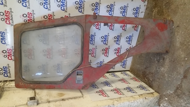 Massey Ferguson Cab Door Right - Door and parts for Farm tractor: picture 1 Massey Ferguson Cab Door Right - Door and parts for Farm tractor: picture 1