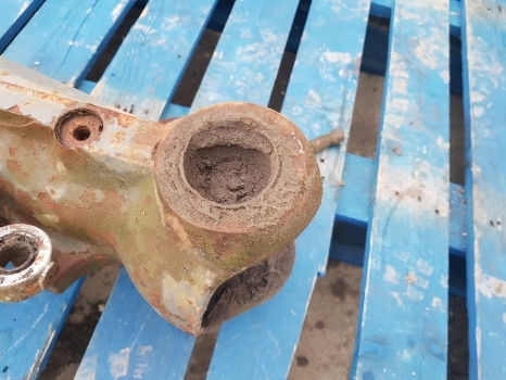 New Holland 40, Tl, Tla, Td Fiat L 7840 Front Axle Housing Lhs 5164327; 5164328 - Front axle for Farm tractor: picture 2 New Holland 40, Tl, Tla, Td Fiat L 7840 Front Axle Housing Lhs 5164327; 5164328 - Front axle for Farm tractor: picture 2