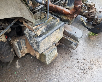 New Holland Case T7000, Puma Series T7030 Fuel Tank Secondary 87546879 - Fuel tank: picture 1 New Holland Case T7000, Puma Series T7030 Fuel Tank Secondary 87546879 - Fuel tank: picture 1