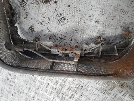 New Holland Lm435a, Lm415a, Lm445a, Lm425a Grill, Grille, Bonnet Lock 85825742 - Grill for Telescopic handler: picture 2 New Holland Lm435a, Lm415a, Lm445a, Lm425a Grill, Grille, Bonnet Lock 85825742 - Grill for Telescopic handler: picture 2