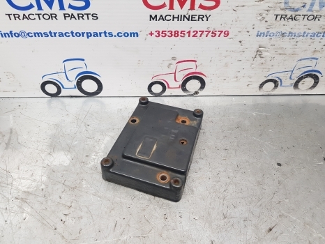 New Holland T5, T6 5.95, T5.105, T5.115 Spool Valve Top End Plate 5192188 - Hydraulic valve for Farm tractor: picture 4 New Holland T5, T6 5.95, T5.105, T5.115 Spool Valve Top End Plate 5192188 - Hydraulic valve for Farm tractor: picture 4