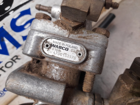 New Holland T7 Case Puma Ser T7030 Air Trailer Brake Valve 4700152570, 82030571 - Brake valve for Agricultural machinery: picture 4 New Holland T7 Case Puma Ser T7030 Air Trailer Brake Valve 4700152570, 82030571 - Brake valve for Agricultural machinery: picture 4