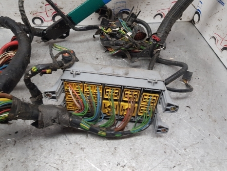 Cables/ Wire harness for Farm tractor New Holland Tsa Series Cab Wiring Loom 87313607, 82035387, 82039441, 87304271: picture 10