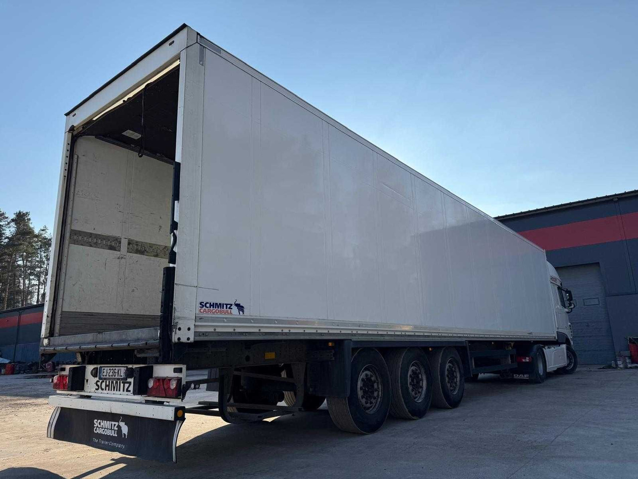 Schmitz Izoterma Kontener Box, 2017r, roleta , 481083 km , z Francji - Closed box semi-trailer: picture 4 Schmitz Izoterma Kontener Box, 2017r, roleta , 481083 km , z Francji - Closed box semi-trailer: picture 4