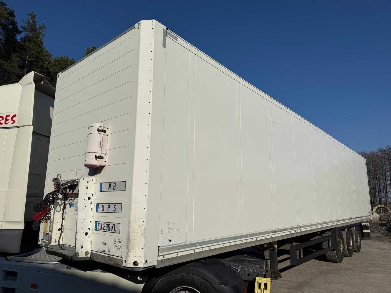 Schmitz Izoterma Kontener Box, 2017r, roleta , 481083 km , z Francji - Closed box semi-trailer: picture 1 Schmitz Izoterma Kontener Box, 2017r, roleta , 481083 km , z Francji - Closed box semi-trailer: picture 1