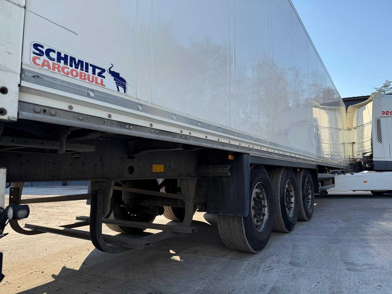 Schmitz Izoterma Kontener Box, 2017r, roleta , 481083 km , z Francji - Closed box semi-trailer: picture 4 Schmitz Izoterma Kontener Box, 2017r, roleta , 481083 km , z Francji - Closed box semi-trailer: picture 4