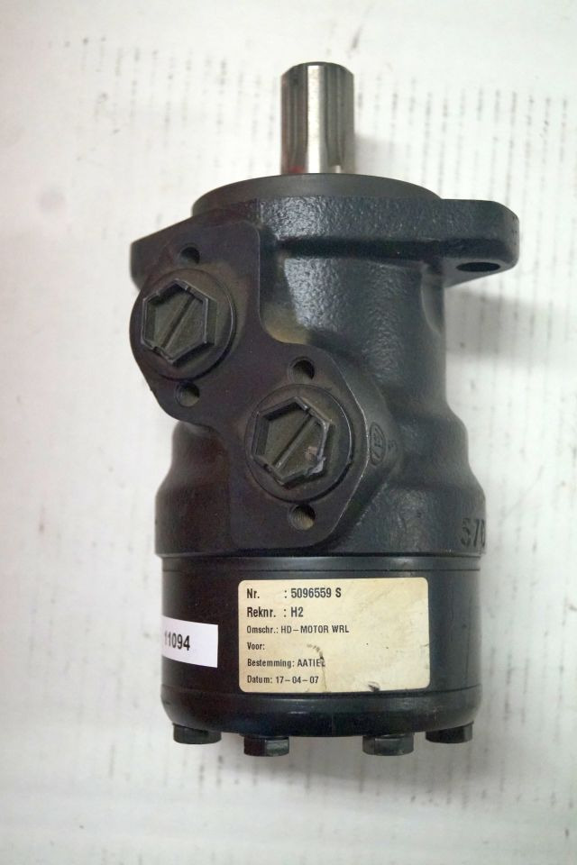 Jungheinrich 26906940 | Stuur motor Steering motor WRL reachtruck till year 2003 Stuur motor Steering motor WRL reachtruck till year 2003 - Hydraulic motor for Material handling equipment: picture 1 Jungheinrich 26906940 | Stuur motor Steering motor WRL reachtruck till year 2003 Stuur motor Steering motor WRL reachtruck till year 2003 - Hydraulic motor for Material handling equipment: picture 1
