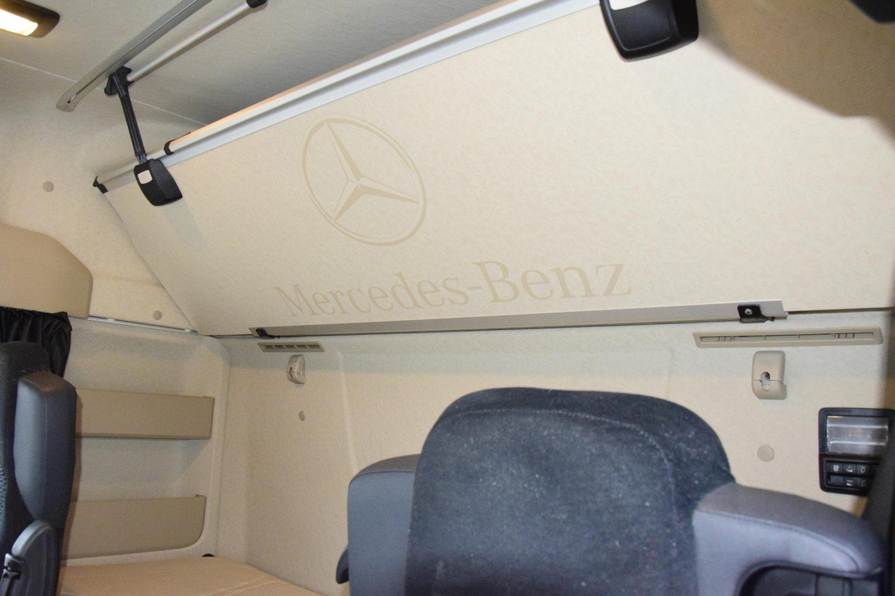 Tractor unit Mercedes-Benz Actros 5 1845 BigSpace: picture 9