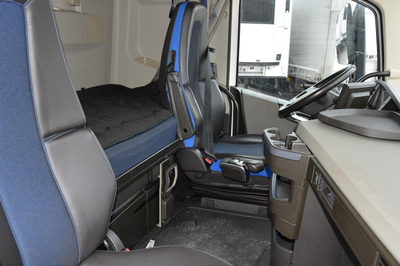 Tractor unit Volvo FH 500 Globetrotter XL: picture 16