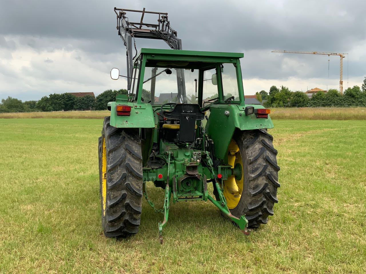 John Deere 2450A - Farm tractor: picture 3 John Deere 2450A - Farm tractor: picture 3