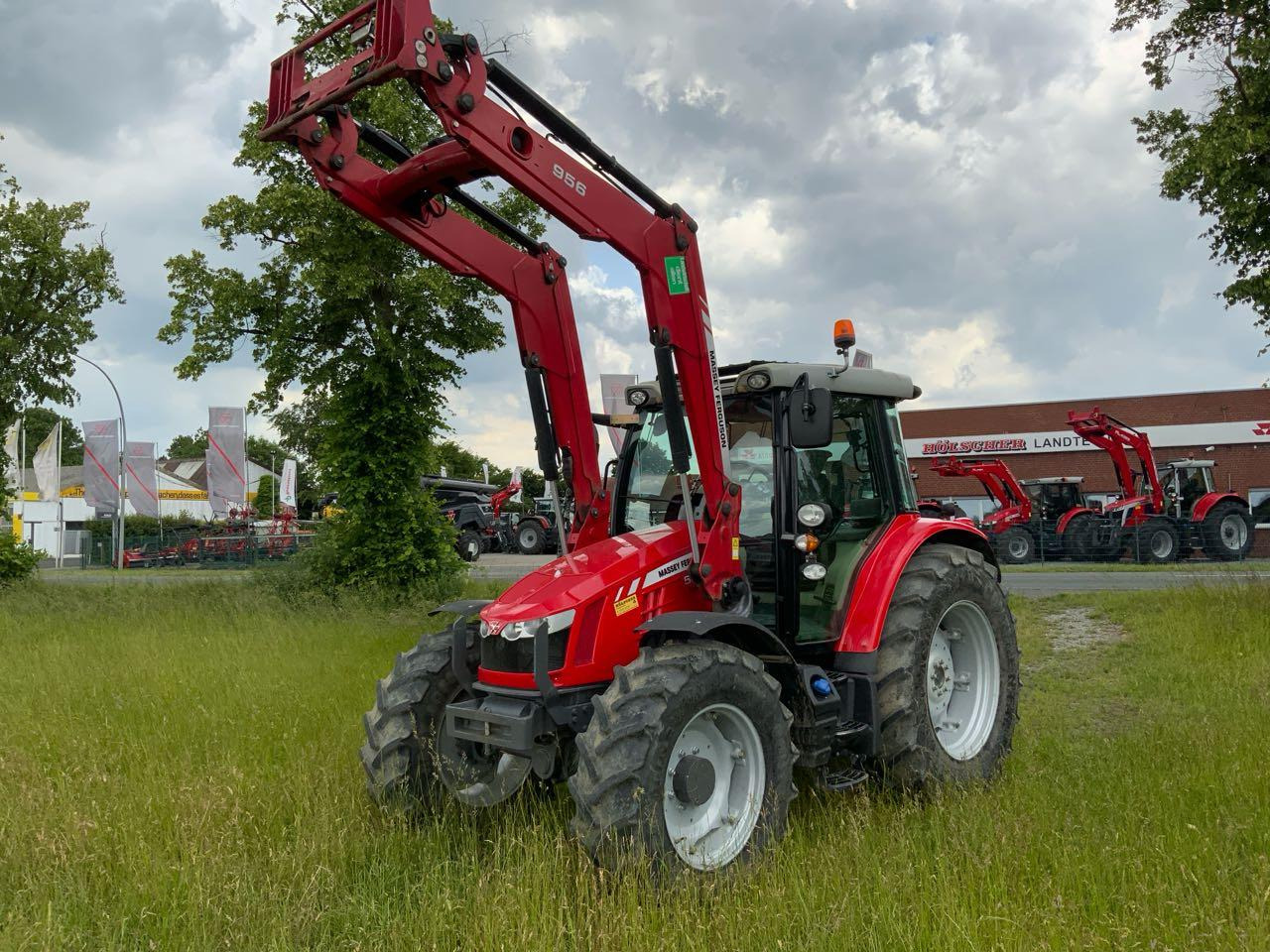 Massey Ferguson MF 5613 Dyna6 Efficient - Farm tractor: picture 1 Massey Ferguson MF 5613 Dyna6 Efficient - Farm tractor: picture 1