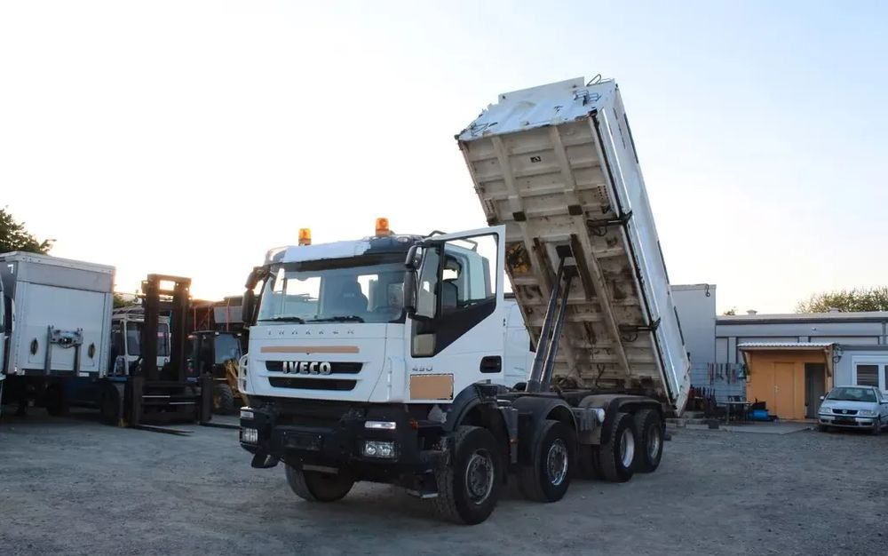 Iveco Trakker 450 | Meiller Trójstronny Wywrot | 8x4 | Euro 5| Retarder | Bordmatic | Klimatyzacja - Tipper: picture 2 Iveco Trakker 450 | Meiller Trójstronny Wywrot | 8x4 | Euro 5| Retarder | Bordmatic | Klimatyzacja - Tipper: picture 2