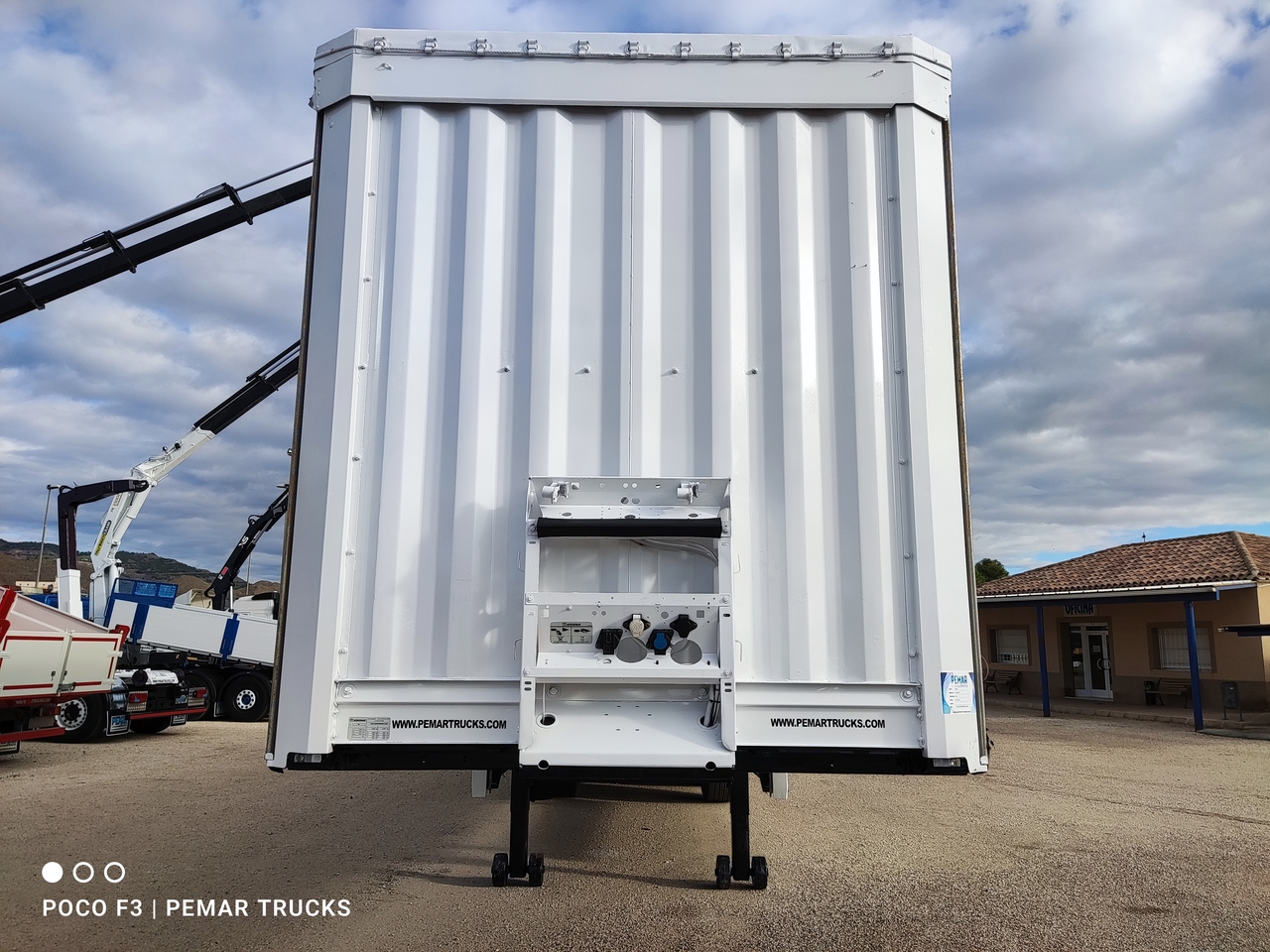 KRONE SD TAUTLINER - Curtainsider semi-trailer: picture 2 KRONE SD TAUTLINER - Curtainsider semi-trailer: picture 2