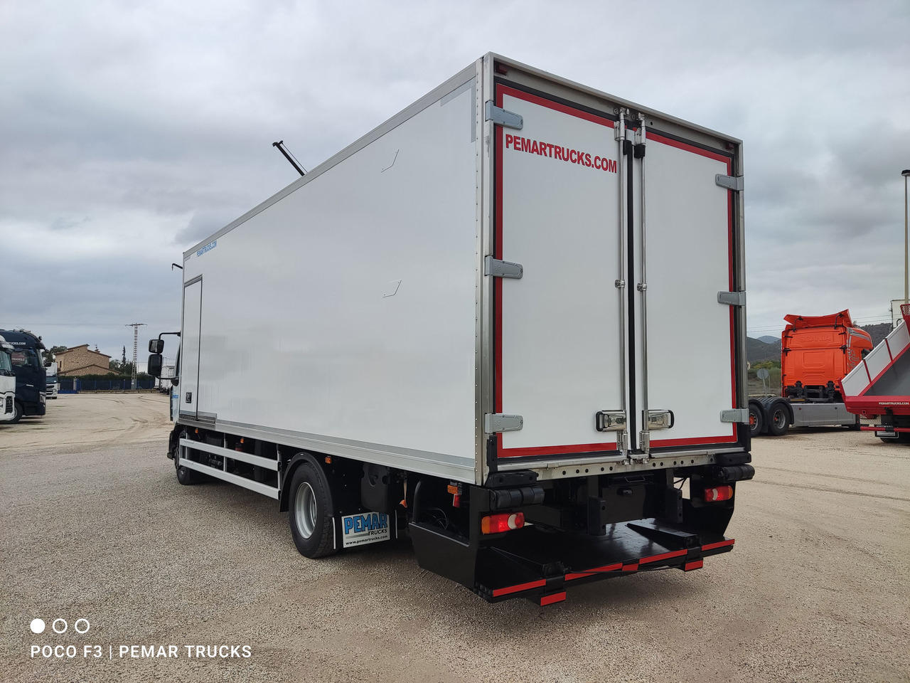 Refrigerator truck RENAULT MIDLUM D16 240 EURO 6: picture 7