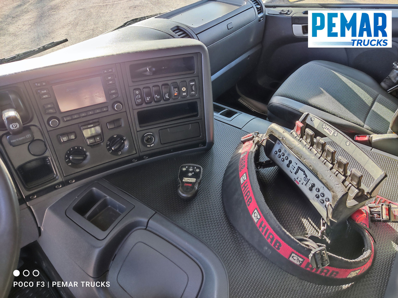 Crane truck SCANIA P 250 GRUA CAJA FIJA: picture 29