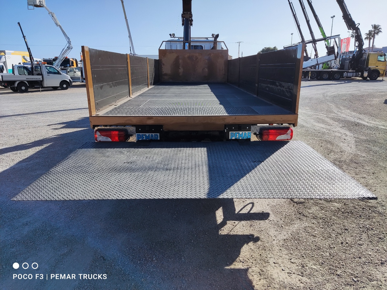 SCANIA P 420 6X2 GRUA CAJA FIJA - Container transporter/ Swap body truck, Crane truck: picture 5 SCANIA P 420 6X2 GRUA CAJA FIJA - Container transporter/ Swap body truck, Crane truck: picture 5