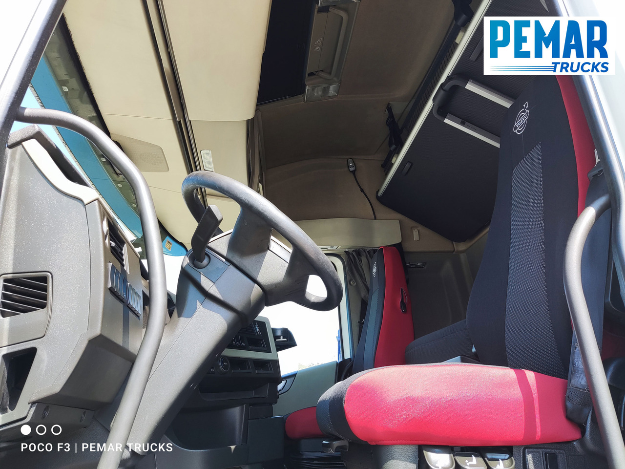 Interior photo 1: Tractor unit VOLVO FH 500 GLOBETROTTER EURO 6