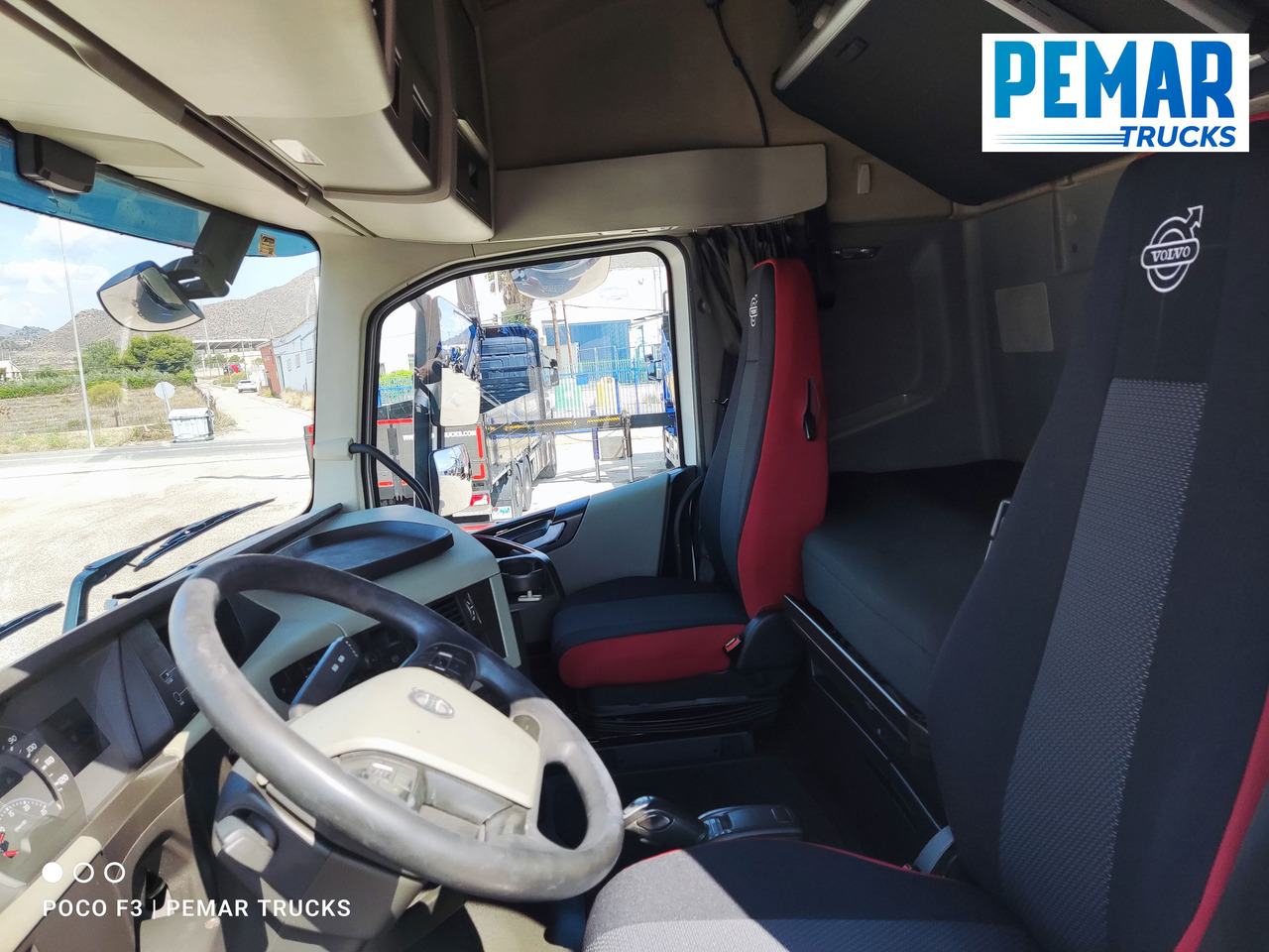 Interior photo 2: Tractor unit VOLVO FH 500 GLOBETROTTER EURO 6