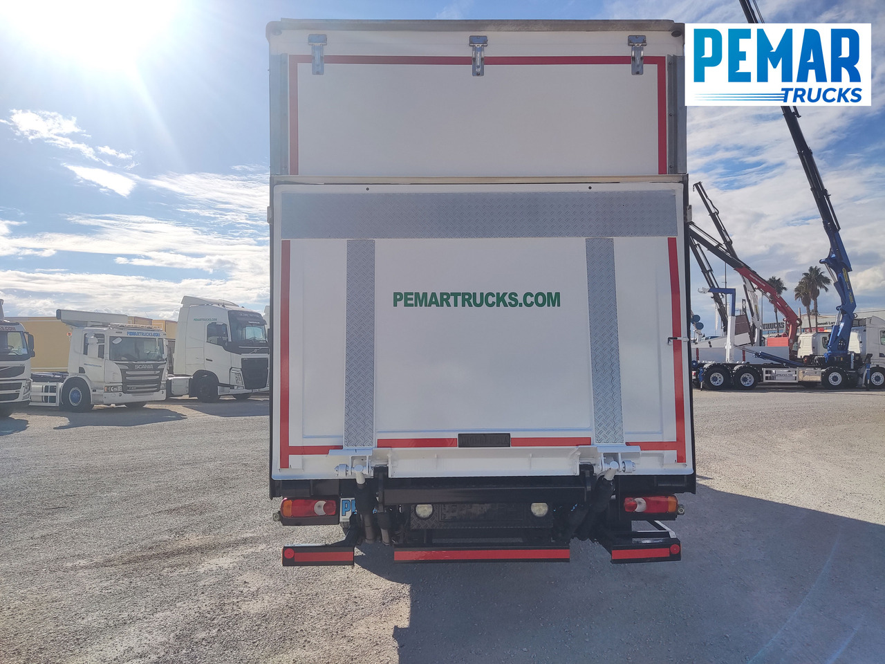 Box truck VOLVO FL 210 12T CAJA CERRADA: picture 6