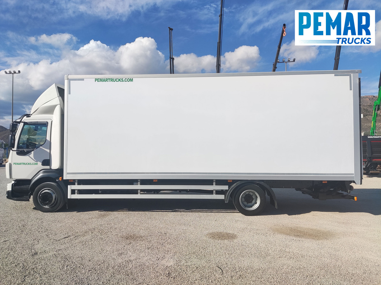 Box truck VOLVO FL 210 12T CAJA CERRADA: picture 8
