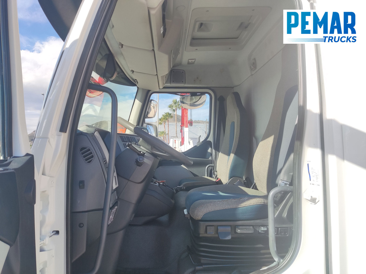 Box truck VOLVO FL 210 12T CAJA CERRADA: picture 11