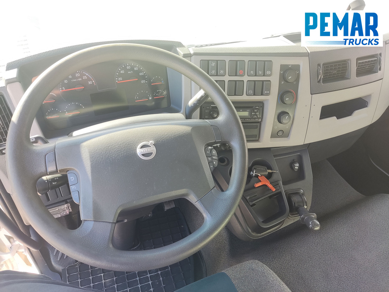 Box truck VOLVO FL 210 12T CAJA CERRADA: picture 16