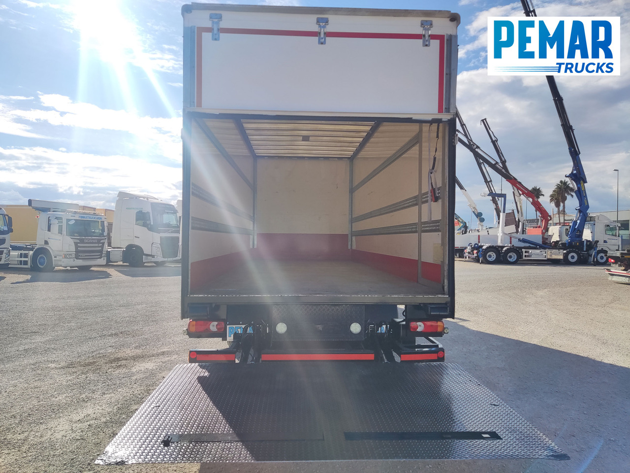 Box truck VOLVO FL 210 12T CAJA CERRADA: picture 22