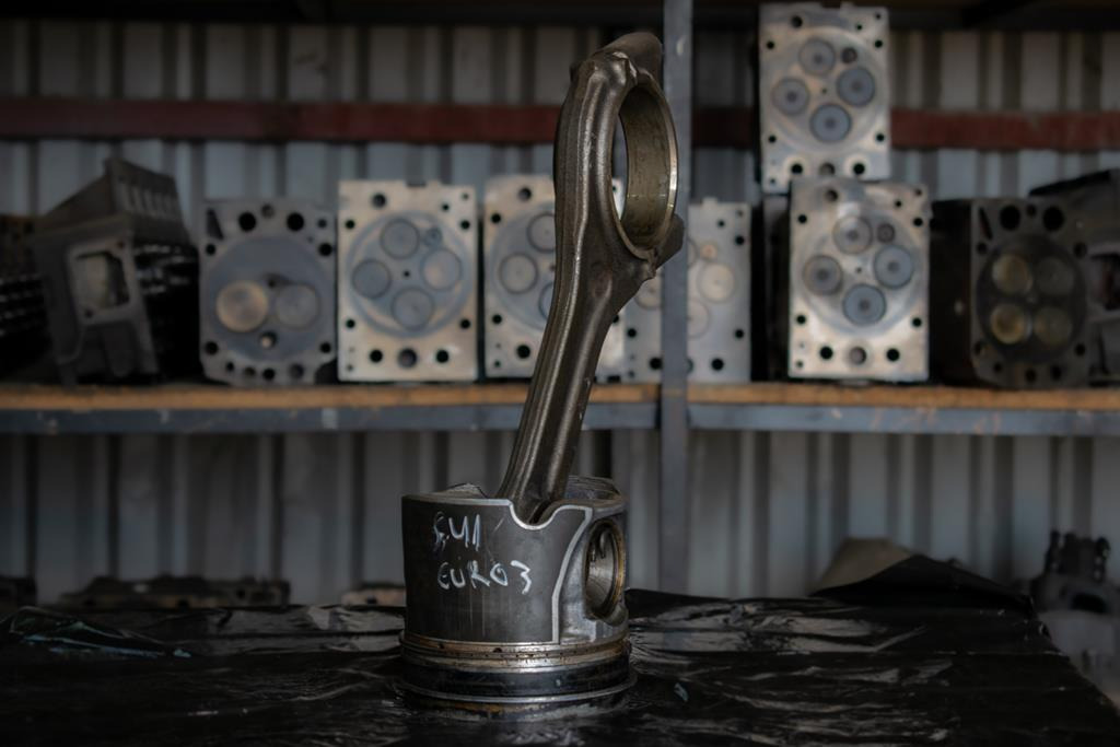 MERCEDES-BENZ ACTROS EURO III 6CYLINDER WITH ENGINE CODE ΟΜ 541 - Connecting rod for Truck: picture 1 MERCEDES-BENZ ACTROS EURO III 6CYLINDER WITH ENGINE CODE ΟΜ 541 - Connecting rod for Truck: picture 1