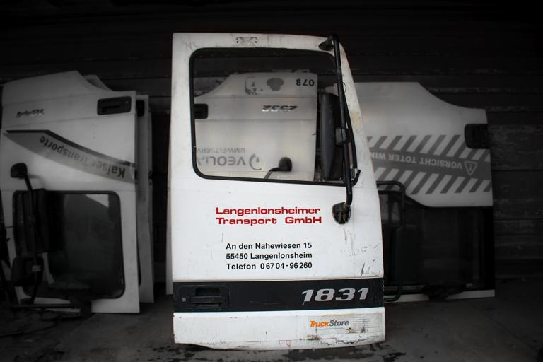 MERCEDES-BENZ ACTROS MEGA MP I - PASSENGER - Door and parts for Truck: picture 1 MERCEDES-BENZ ACTROS MEGA MP I - PASSENGER - Door and parts for Truck: picture 1