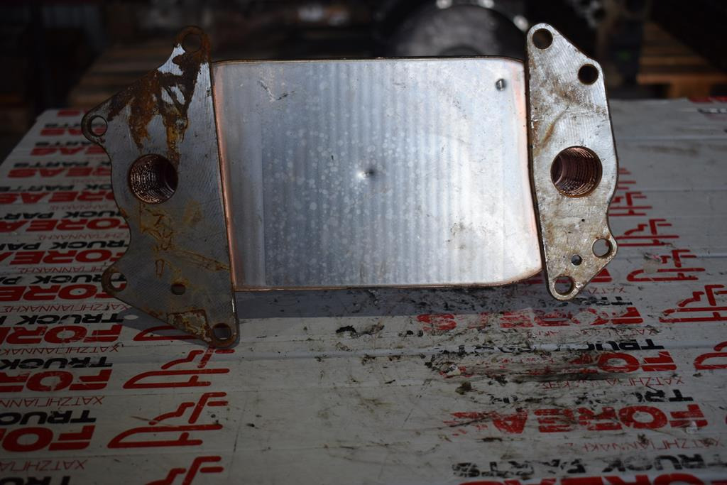 MERCEDES-BENZ ACTROS MP4 - Oil cooler for Truck: picture 2 MERCEDES-BENZ ACTROS MP4 - Oil cooler for Truck: picture 2