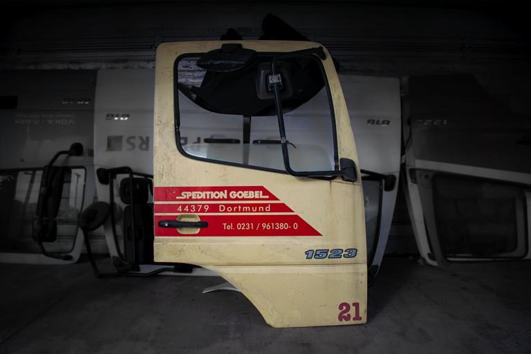 MERCEDES-BENZ ATEGO I - RIGHT - Door and parts for Truck: picture 1 MERCEDES-BENZ ATEGO I - RIGHT - Door and parts for Truck: picture 1