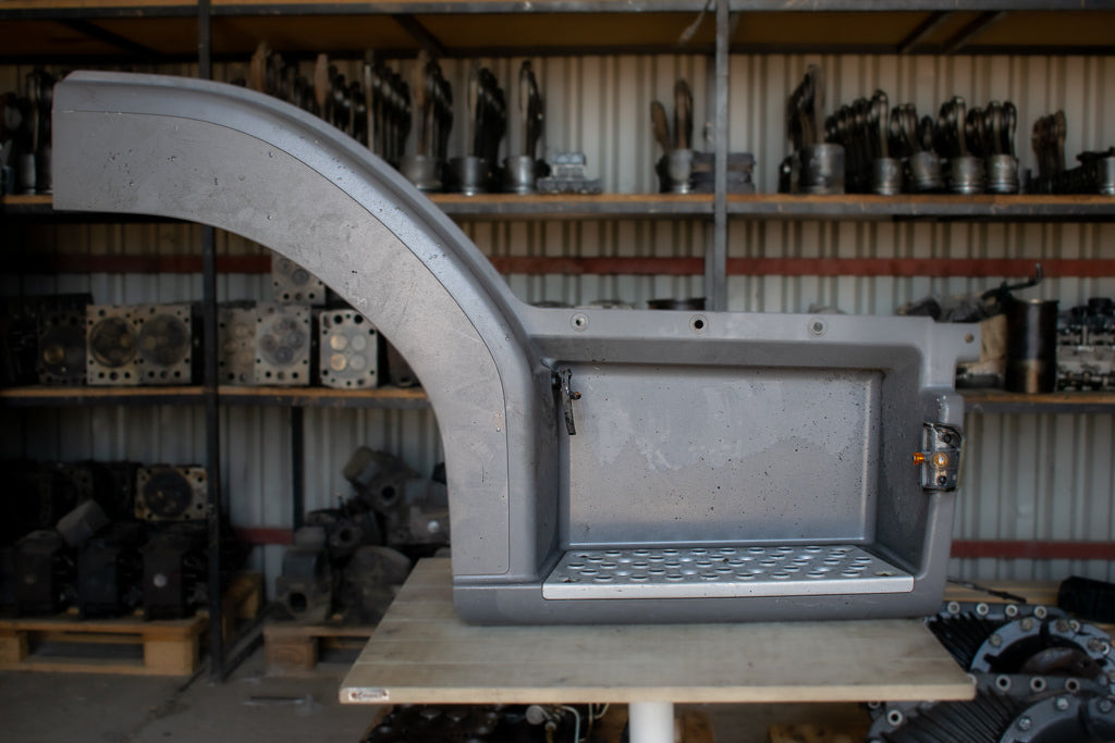 MERCEDES-BENZ ATEGO SINGLE STEP - PASSENGER - Footstep for Truck: picture 1 MERCEDES-BENZ ATEGO SINGLE STEP - PASSENGER - Footstep for Truck: picture 1