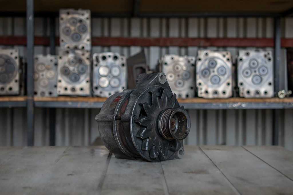 MERCEDES-BENZ MRS 381-389 - Alternator for Truck: picture 1 MERCEDES-BENZ MRS 381-389 - Alternator for Truck: picture 1