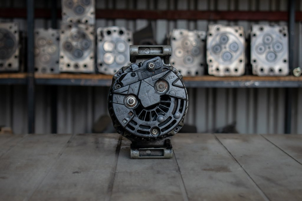 MERCEDES-BENZ SPRINTER CDI - Alternator for Truck: picture 2 MERCEDES-BENZ SPRINTER CDI - Alternator for Truck: picture 2