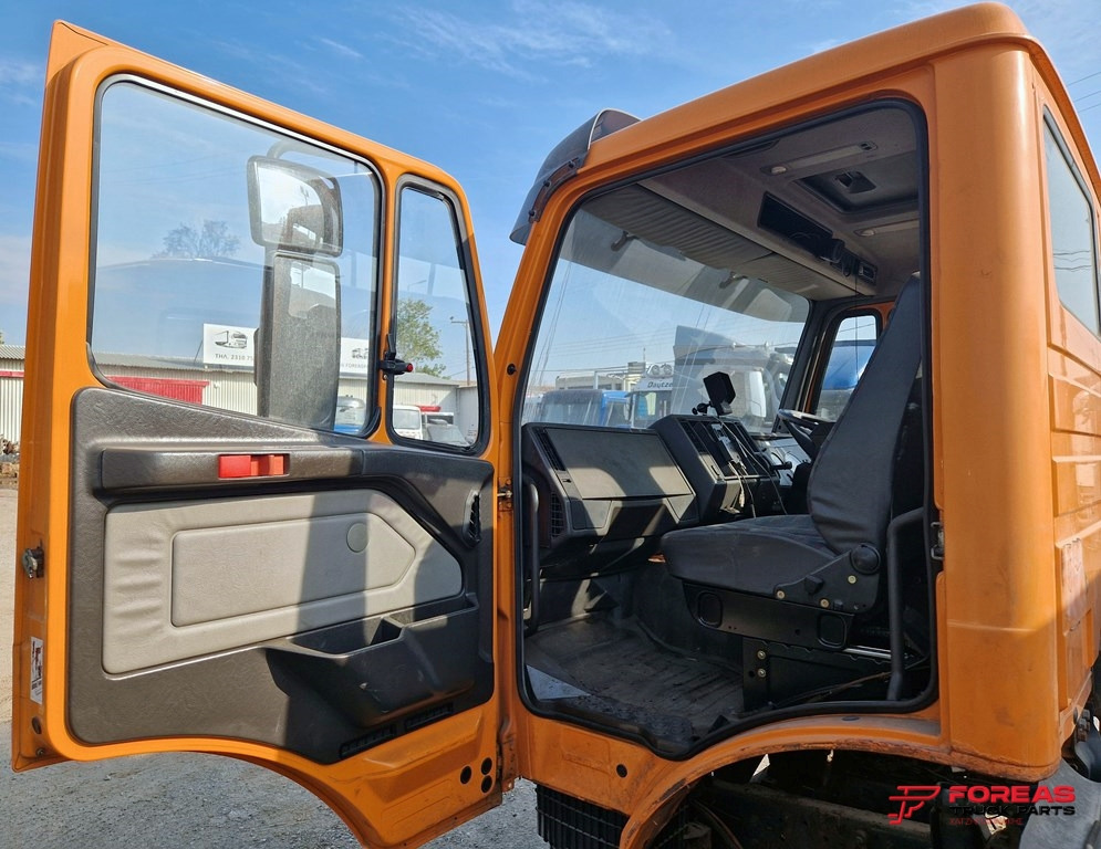 MERCEDES SK - SMALL - RIGHT HAND DRIVE - Cab: picture 2 MERCEDES SK - SMALL - RIGHT HAND DRIVE - Cab: picture 2