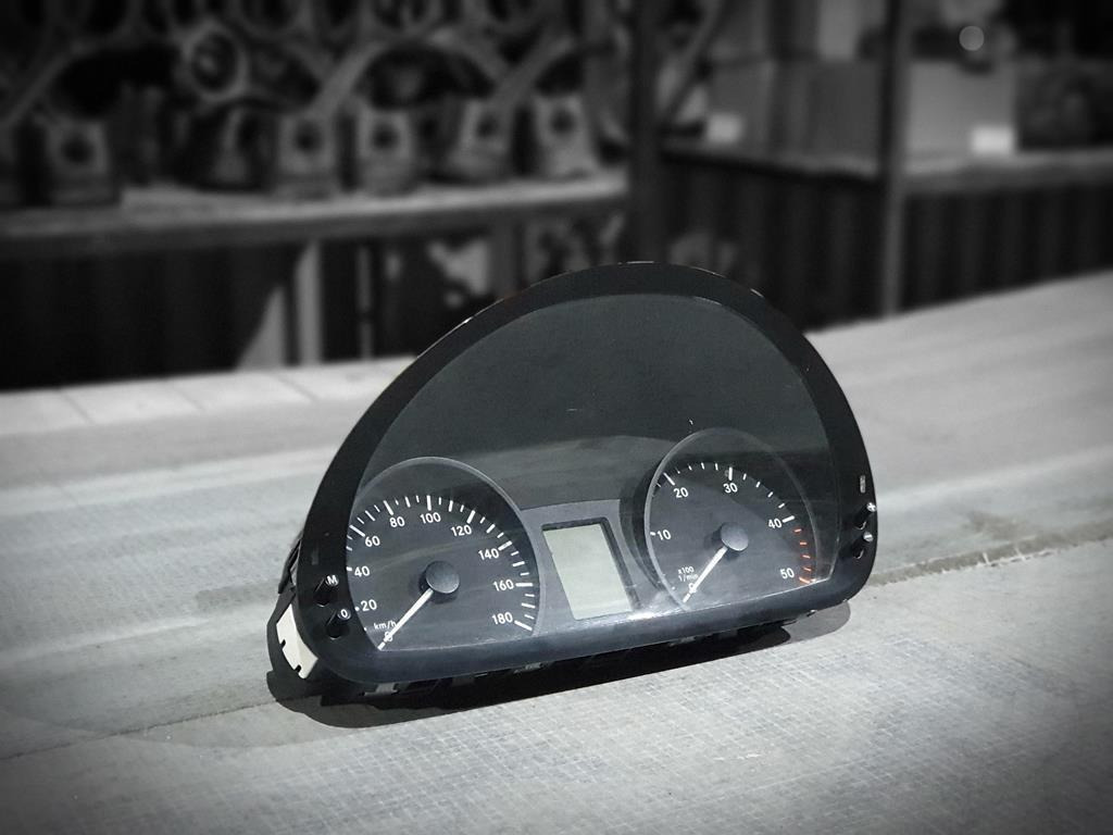 MERCEDES SPRINTER 906 - Dashboard for Truck: picture 2 MERCEDES SPRINTER 906 - Dashboard for Truck: picture 2